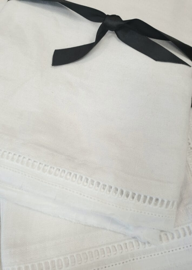 White Linen Table Napkins Set x 4| Emmeline White Linen Table Napkins Set x 4| Emmeline