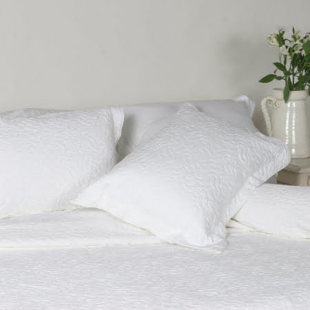 White 100% Egyptian Cotton Bedspread Enrugada