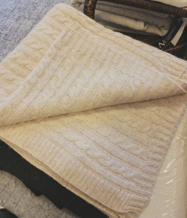 Cashmere Cable Knit Blanket | Oatmeal