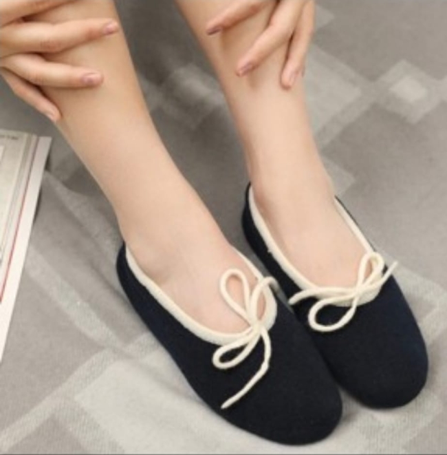Cashmere Slippers - Navy/Beige