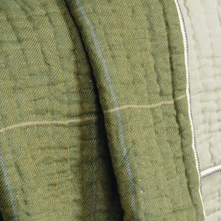 Appetto verde coverlet close up
