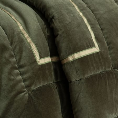 COMFORTERS & QUILTS